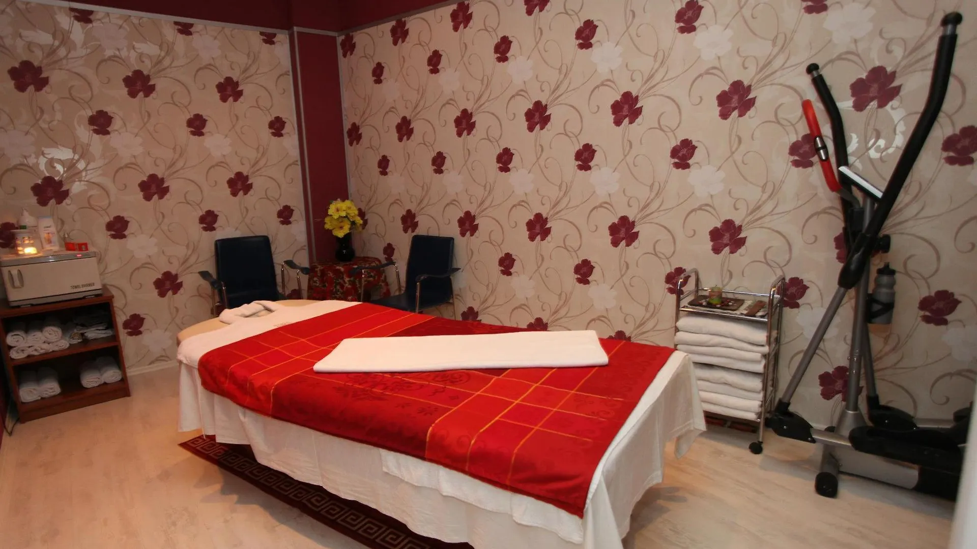 Signature Idea Hotel Τίρανα 3*,