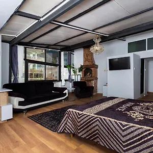 https://8-rooms-house.aegeanhotels.net