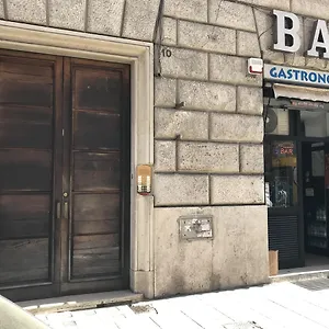 - Monti Panzió Róma